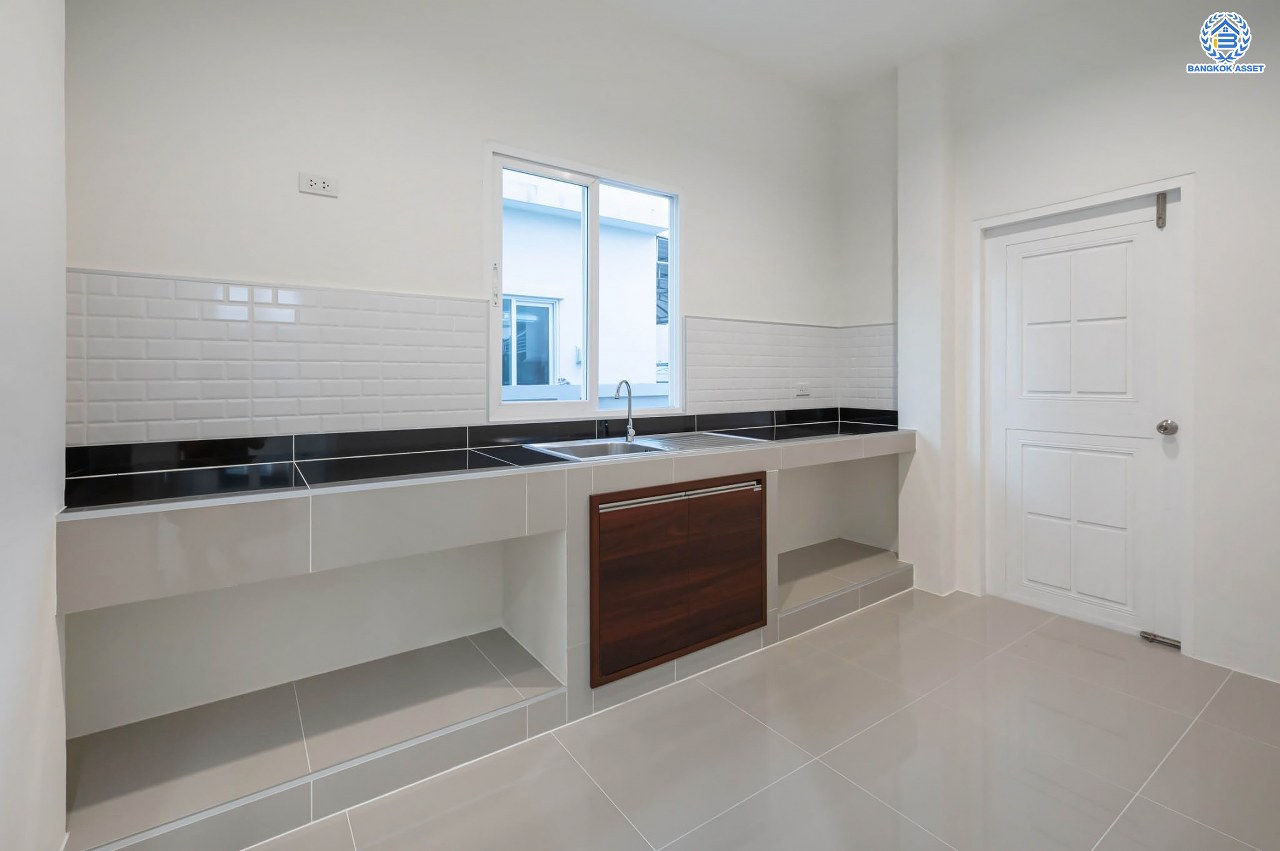 บ้านมือสองตกแต่งใหม่ โครงการ เพอร์เฟคเพลส ราชพฤกษ์ หลังมุม! รองรับทุกการใช้งาน บนเนื้อที่กว้างถึง 61.8 ตร.ว. พื้นที่ใช้สอย 198 ตร.ม. พร้อมฟังก์ชัน 3 ห้องนอน 3 ห้องน้ำ จอดรถได้ 2 คัน บ้านคุณภาพดี บนทำเลติดถนนราชพฤกษ์ เชื่อมต่อถนนรัตนาธิเบศร์ ใกล้รถไฟฟ้าสายสีม่วง “สถานีบางรักน้อยท่าอิฐ” จุดขึ้นทางด่วน "กาญจนาภิเษก" และเซ็นทรัลรัตนาธิเบศร์